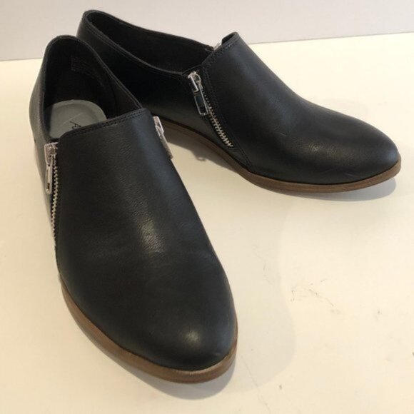 AE ✨Black Zipper Loafer Booties Flats - Picture 1 of 2